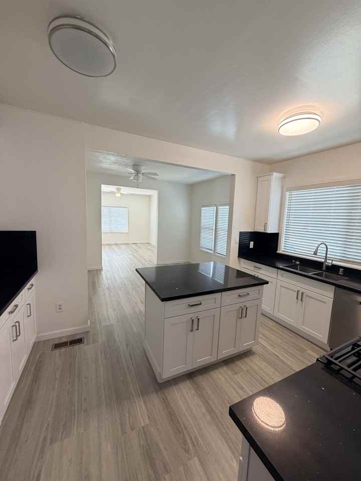 394 N Livermore Ave #NA - Photo 4 of 17