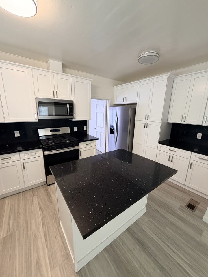 394 N Livermore Ave #NA - Photo 5 of 17