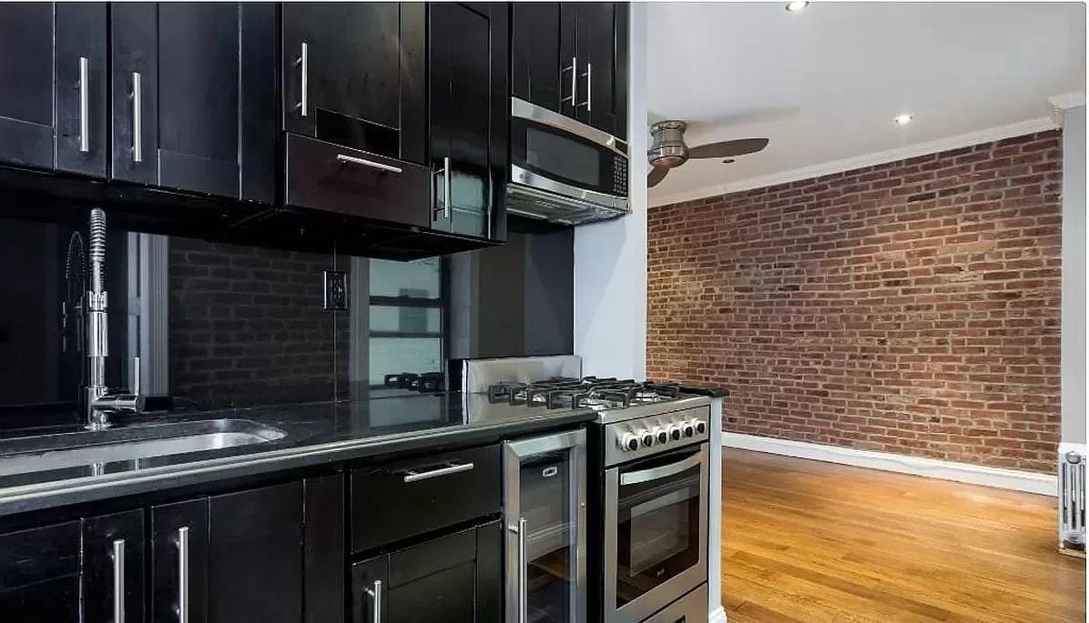 326 E 100th St #1B - Photo 2 of 8
