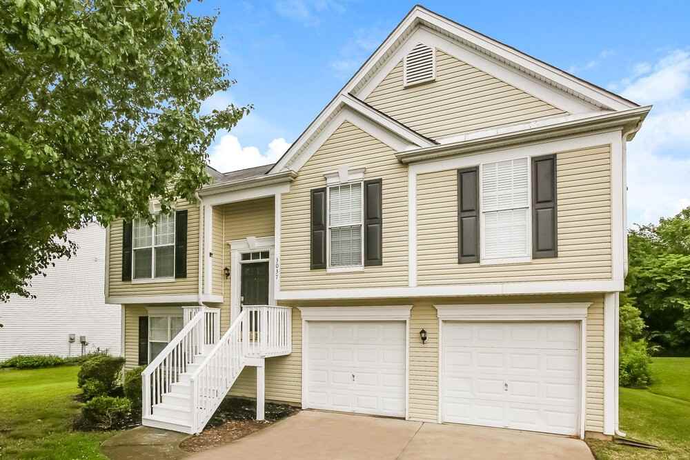 3037 Old Ironside Dr - Photo 4 of 17