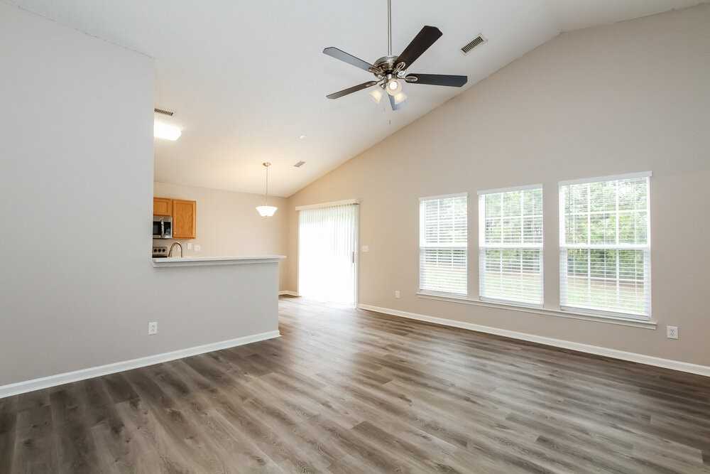 128 Bosburg Dr - Photo 4 of 16