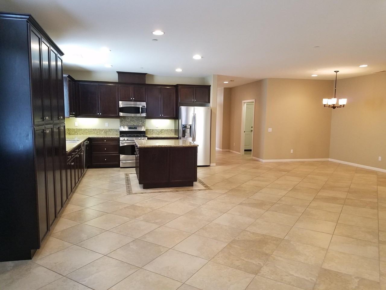 3424 Desert Creek Trl - Photo 5 of 31