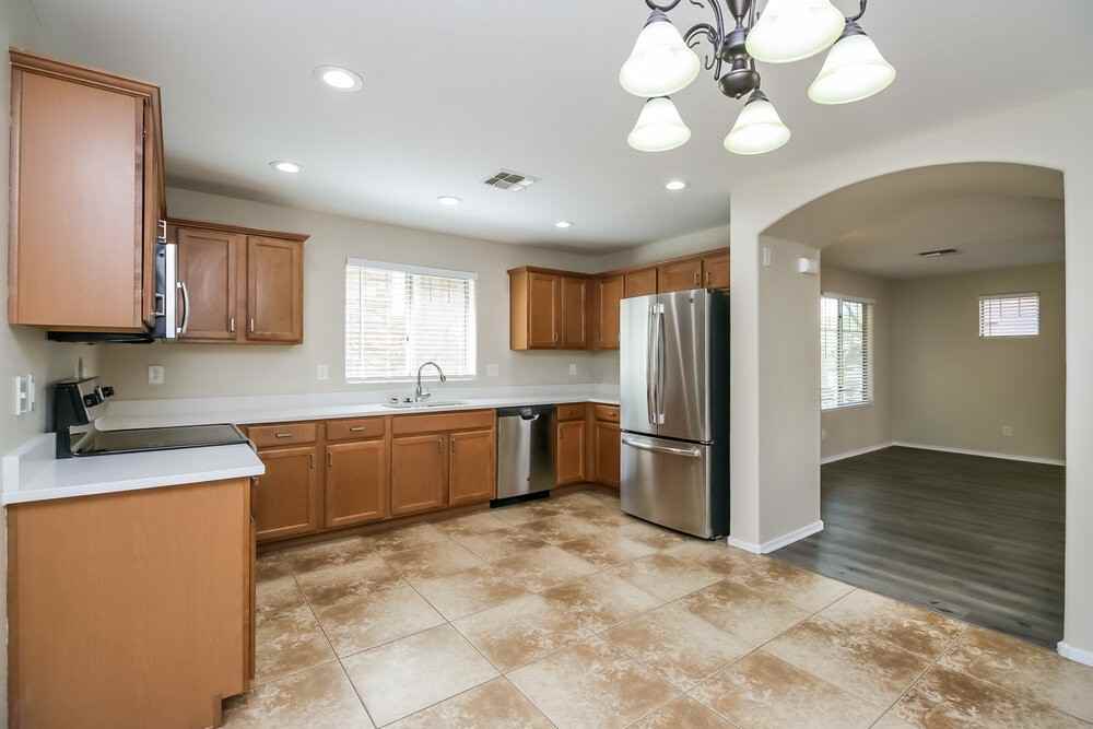 2451 E Vermont Dr - Photo 7 of 17