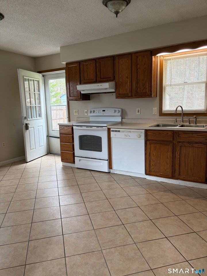 158 Daley Dr - Photo 2 of 13