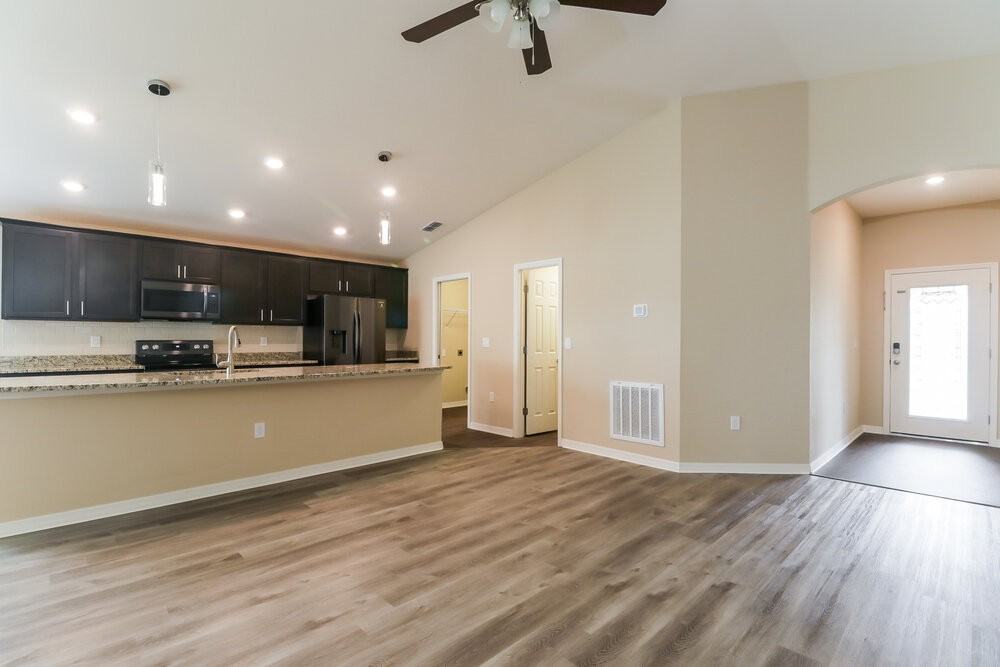 6784 Hanworth Ln - Photo 4 of 16