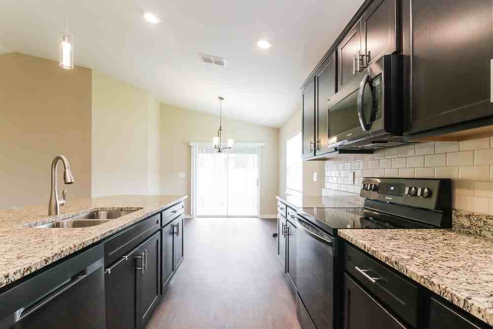 6784 Hanworth Ln - Photo 7 of 16