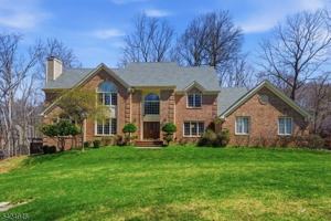 featured image of 11 Rosewood Ln