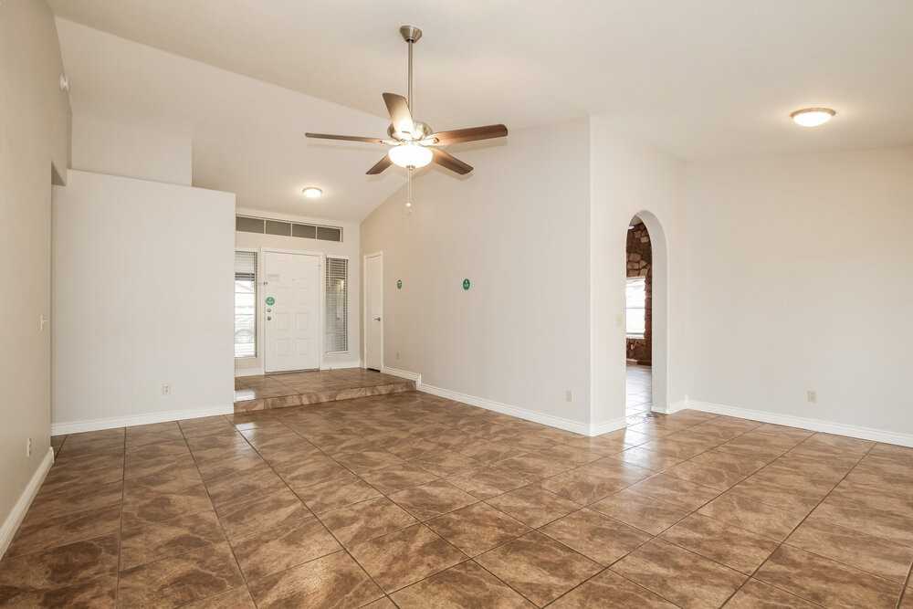 7827 W Shangri La Rd - Photo 3 of 16