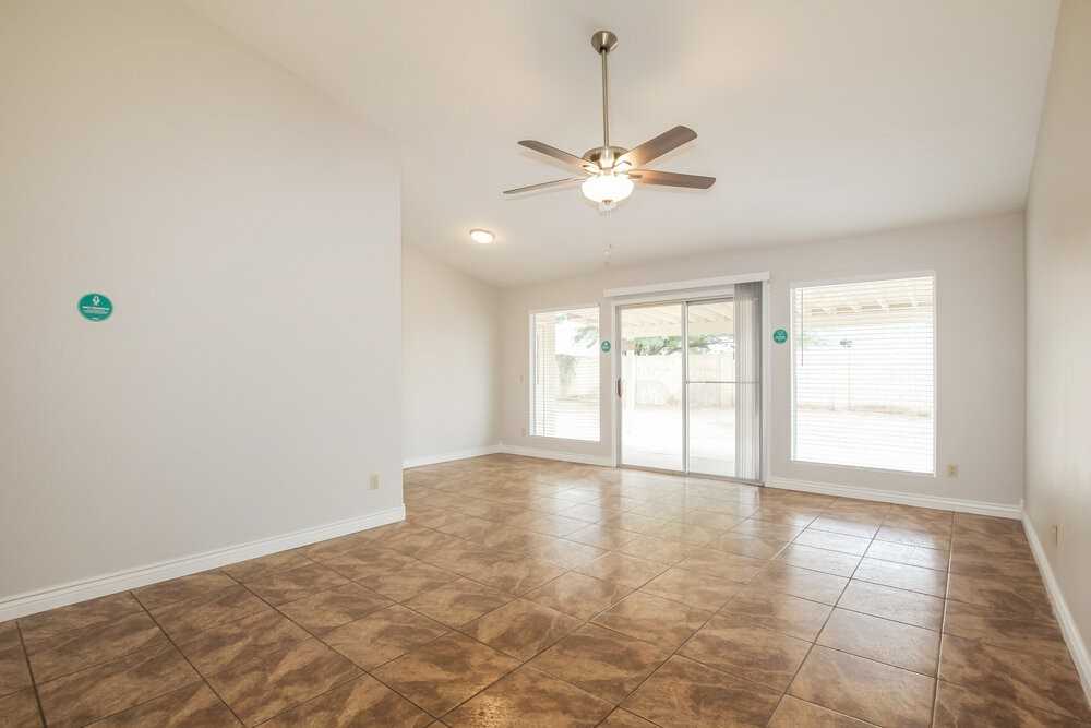 7827 W Shangri La Rd - Photo 4 of 16