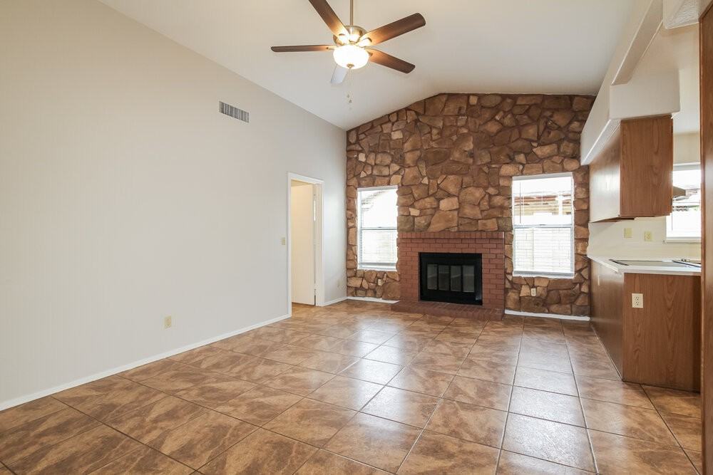 7827 W Shangri La Rd - Photo 5 of 16