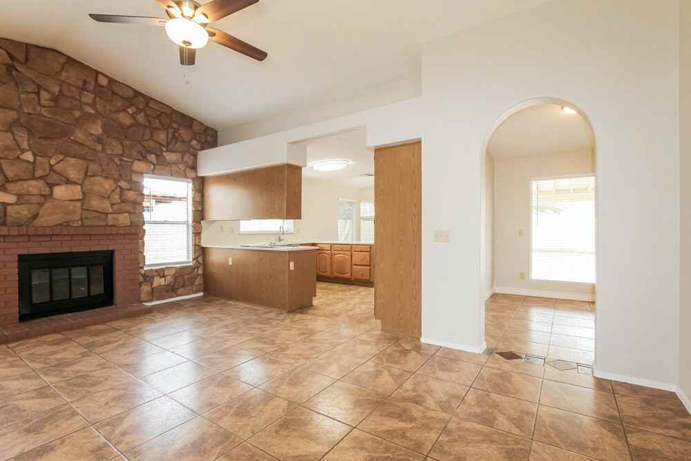 7827 W Shangri La Rd - Photo 6 of 16