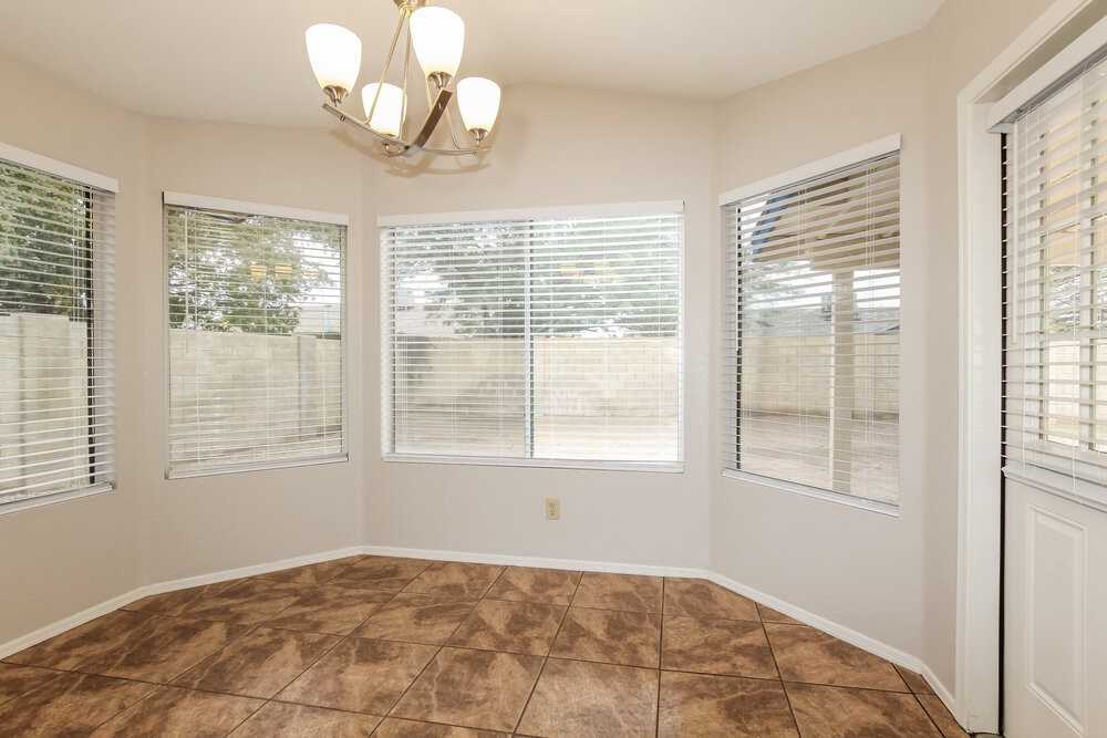 7827 W Shangri La Rd - Photo 7 of 16