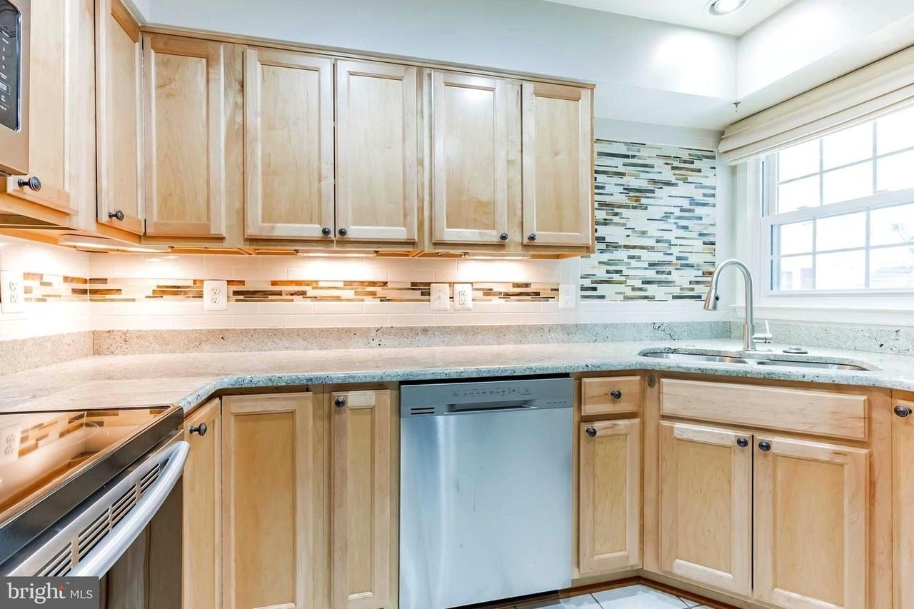 2907 S Woodstock St Apt A - Photo 5 of 37