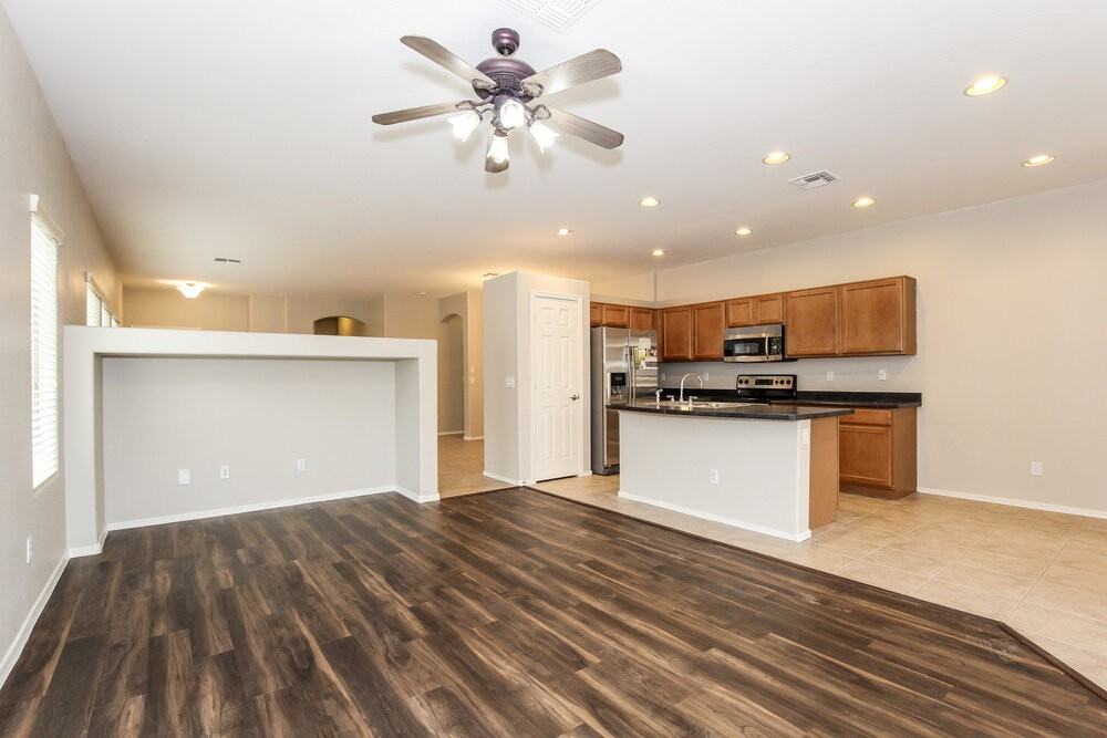 17722 W Marshall Ln - Photo 4 of 15