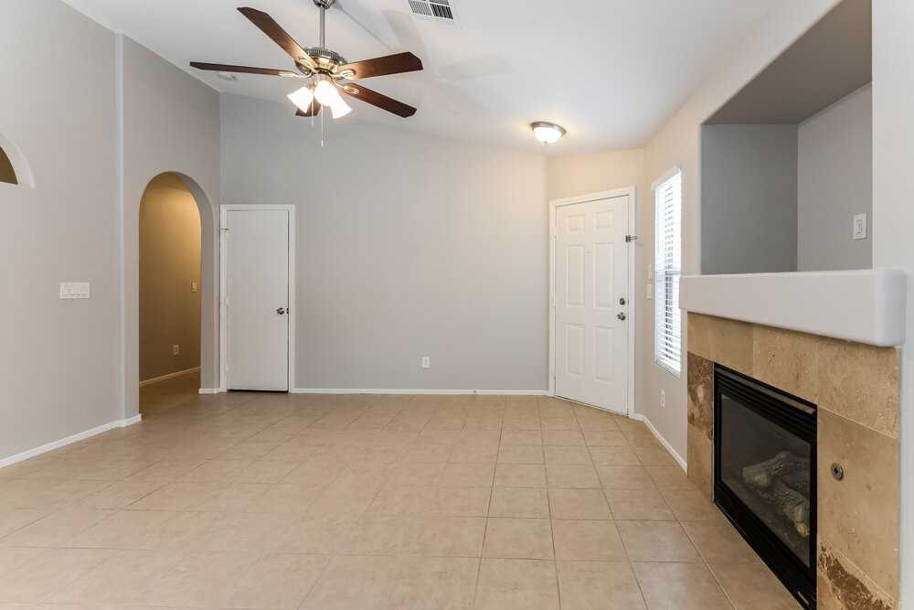 6743 Bison Creek St - Photo 4 of 16