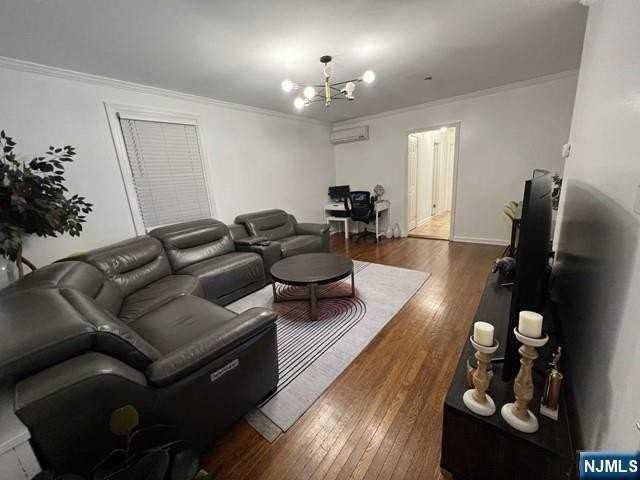 11 Beverly Pl - Photo 4 of 17