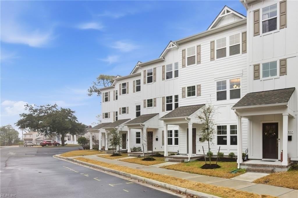 2923 Pretty Lake Ave - Photo 3 of 41