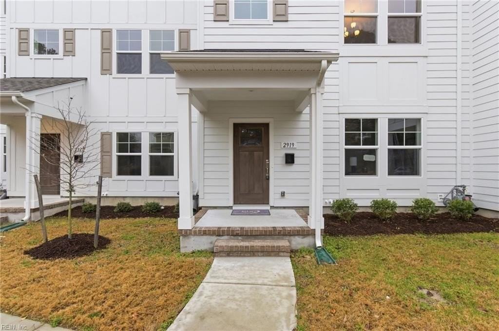 2923 Pretty Lake Ave - Photo 4 of 41