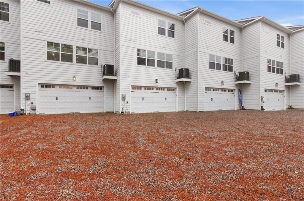 2923 Pretty Lake Ave - Photo 7 of 41