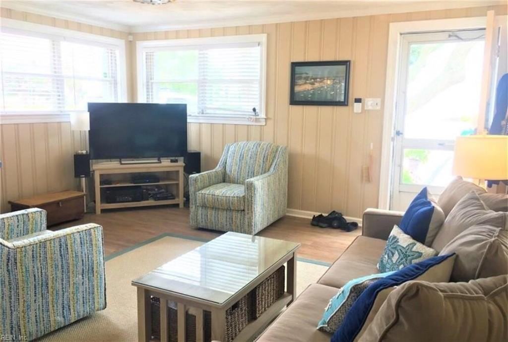 2307 Beech St - Photo 2 of 16