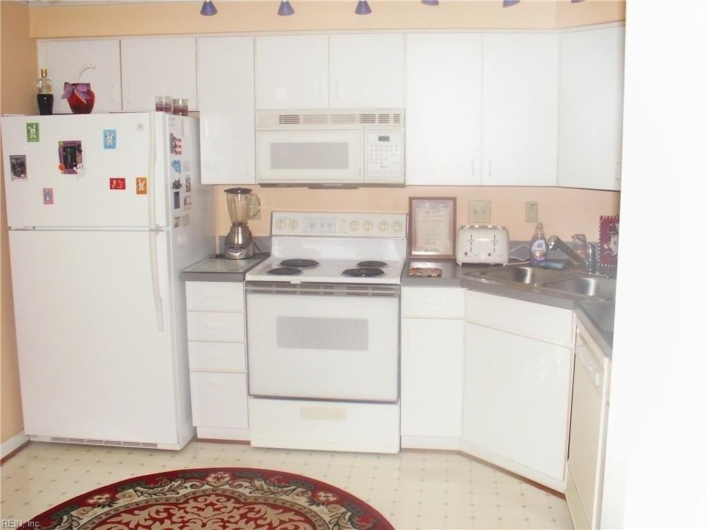 728 Inlet Quay Apt F #F - Photo 2 of 12