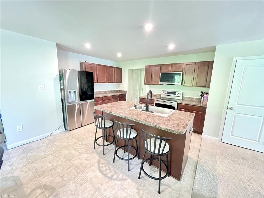 112 Normandy Cres - Photo 4 of 7