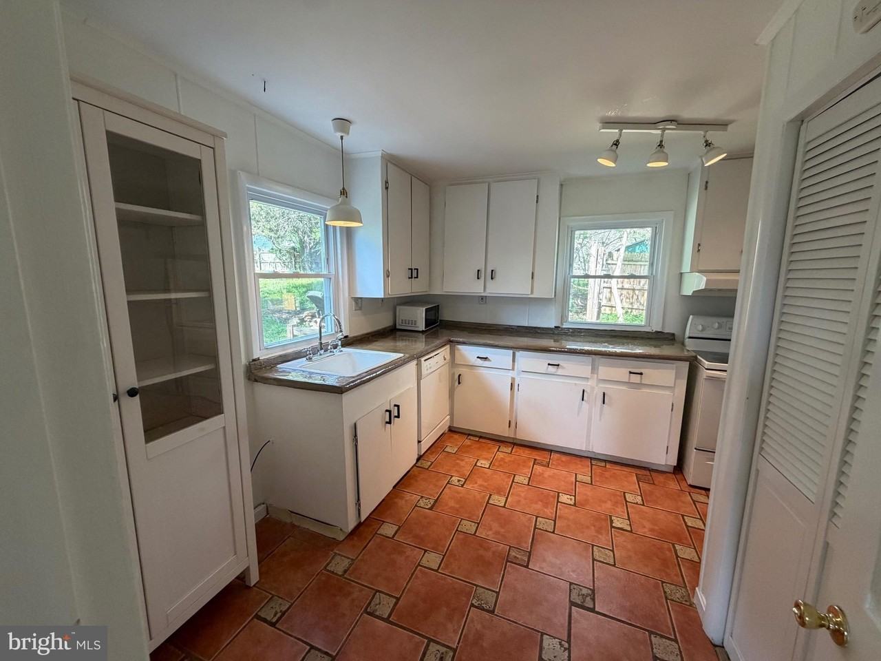 5014 Delaware St - Photo 5 of 28