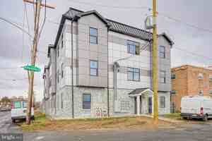 featured image of 4432 Wingate St #305