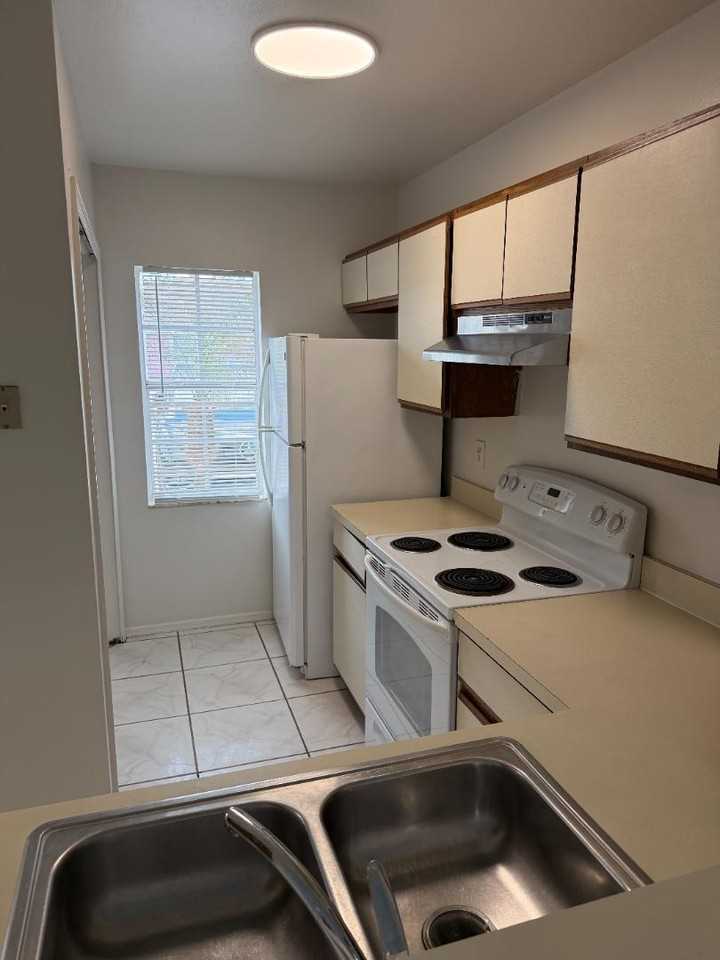 Knotts Unit A - Photo 4 of 10