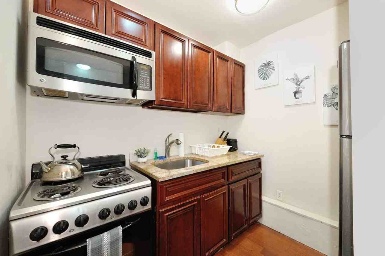 485 9th Ave #1323895P - Photo 5 of 19