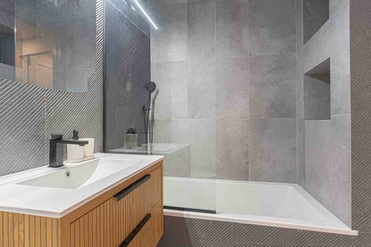 631 Wilson Ave #1515246P - Photo 3 of 18