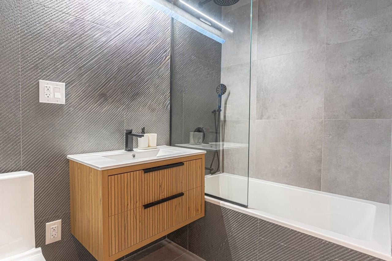 631 Wilson Ave #1515246P - Photo 5 of 18