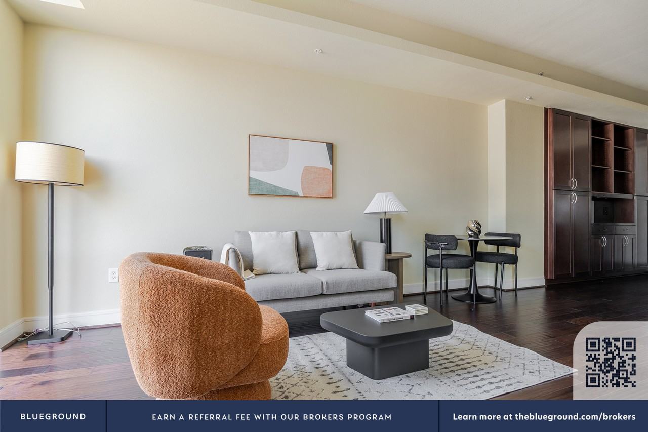 214 Barton Springs Rd #338 - Photo 5 of 31