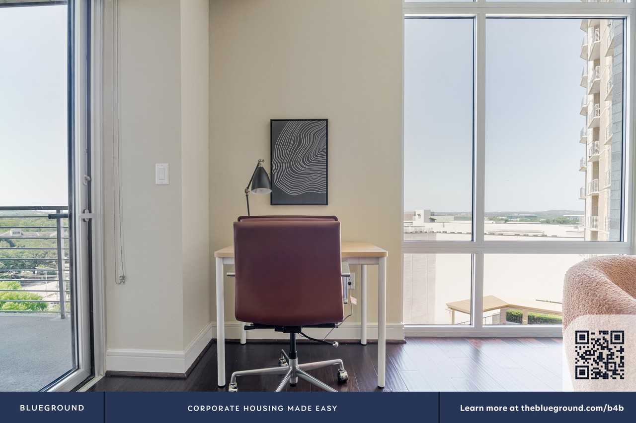 214 Barton Springs Rd #338 - Photo 6 of 31