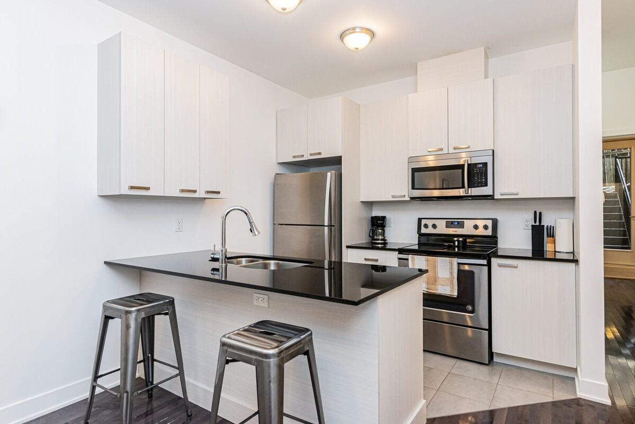 3505 Rue De Bullion #1261810P - Photo 4 of 18