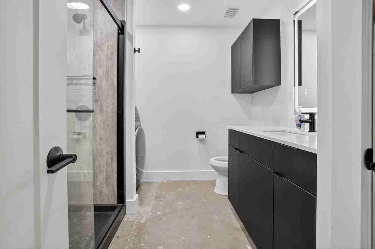 115 W 5th St #1322459P - Photo 4 of 14