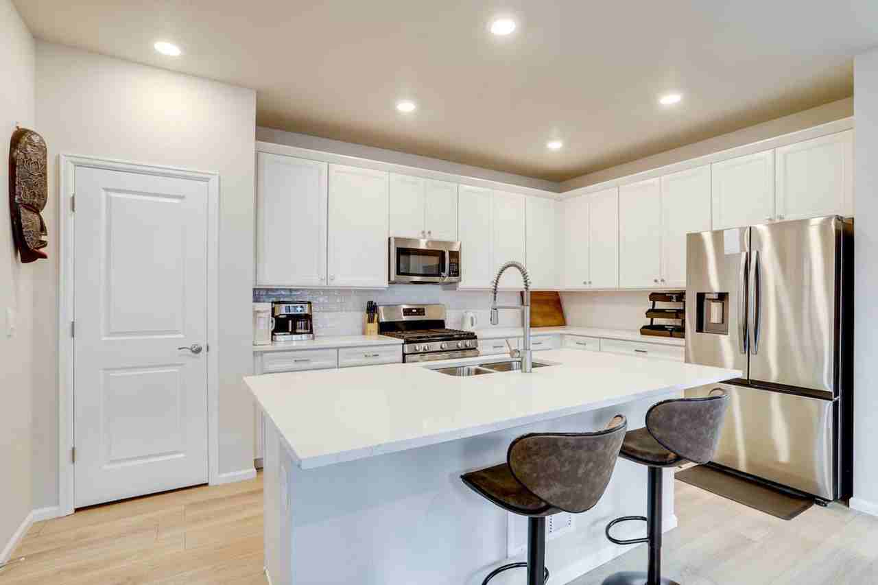 6026 N Orleans St #1385789P - Photo 2 of 29