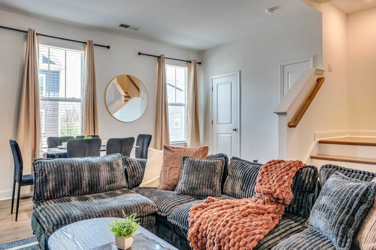 4016 Bunker Dr #1466113P - Photo 2 of 50