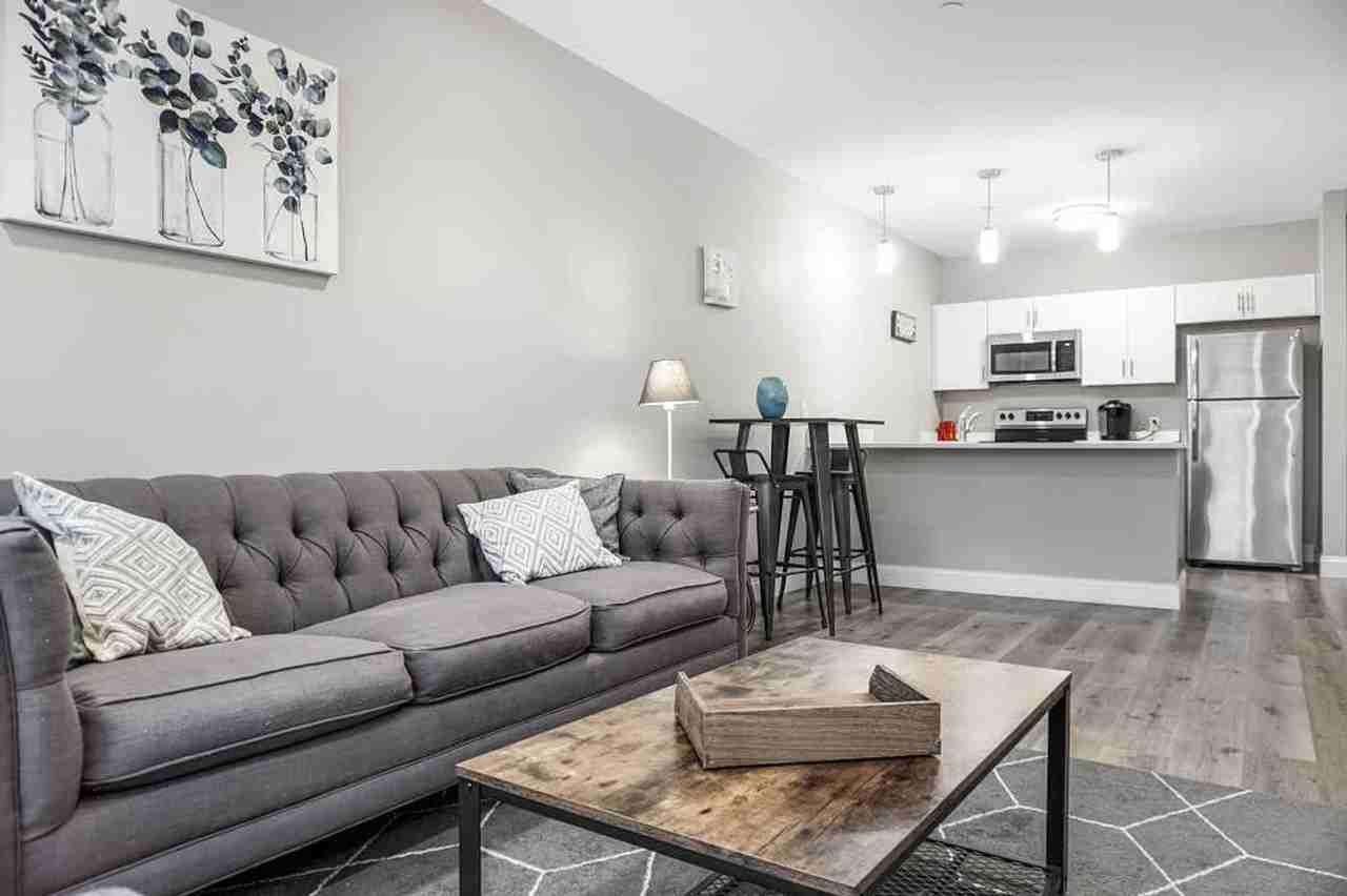 140 Pearl St #1470147P - Photo 2 of 10