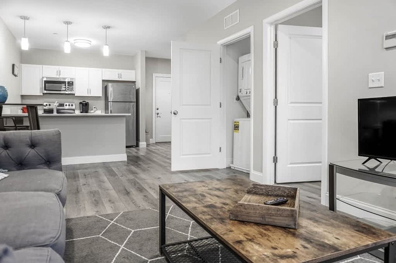 140 Pearl St #1470147P - Photo 3 of 10