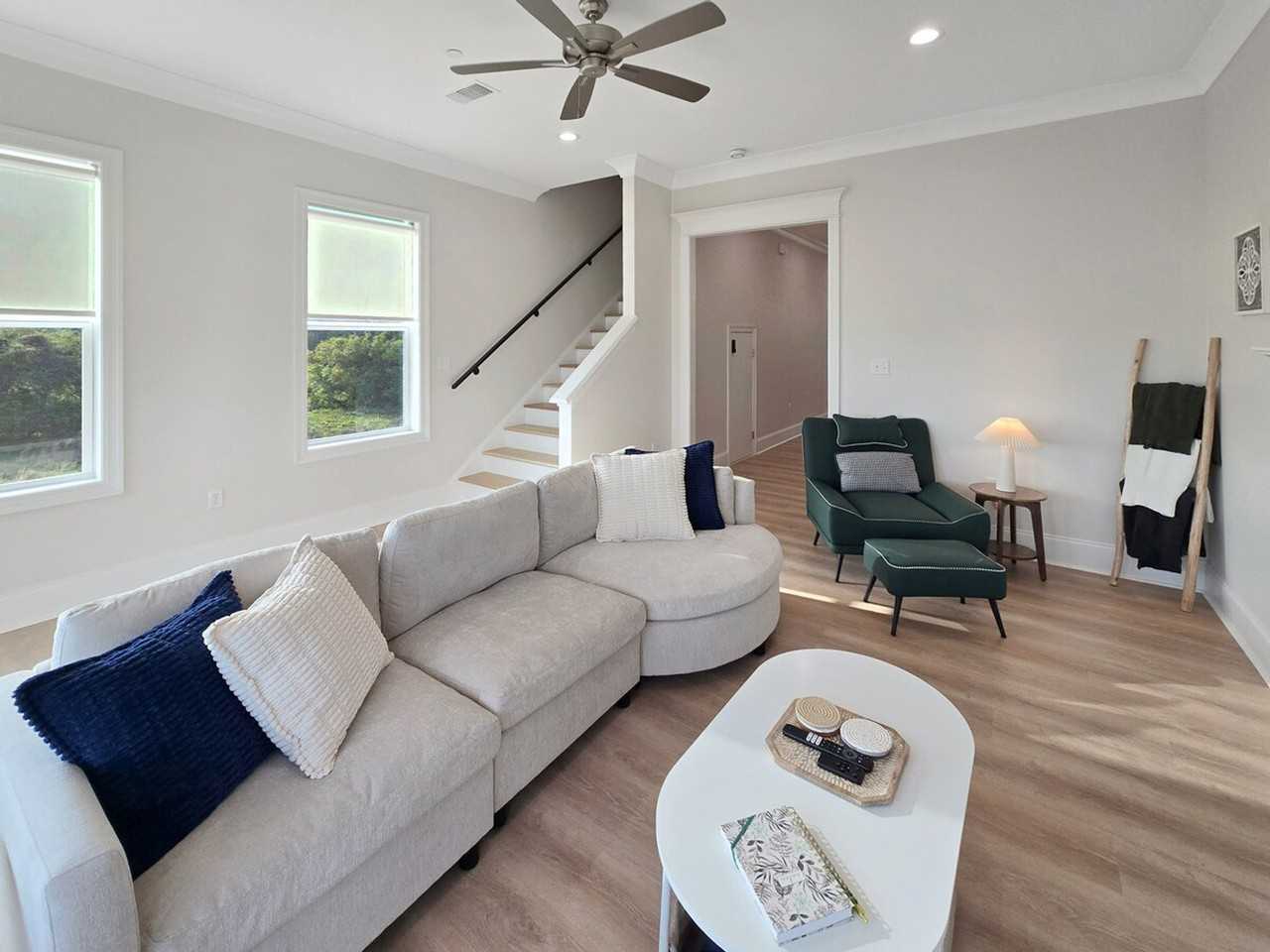 996 W Beach Blvd #1473613P - Photo 3 of 29