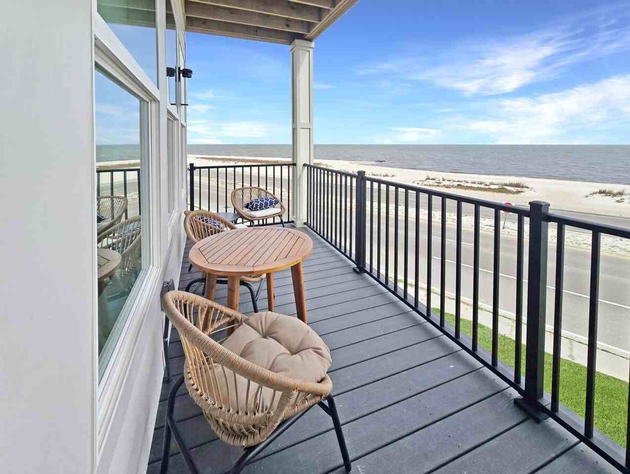 996 W Beach Blvd #1473613P - Photo 5 of 29