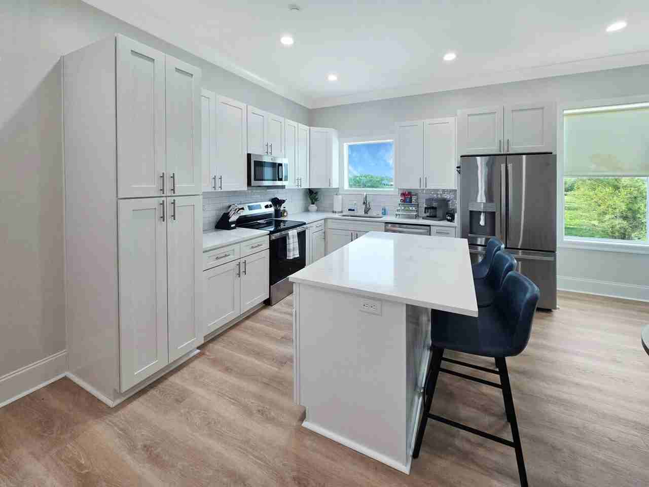 996 W Beach Blvd #1473613P - Photo 6 of 29