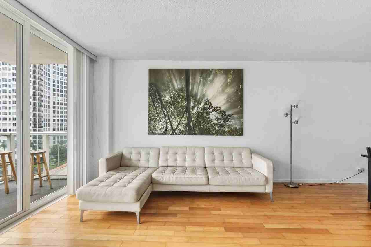 5599 Collins Ave #1475832P - Photo 3 of 42