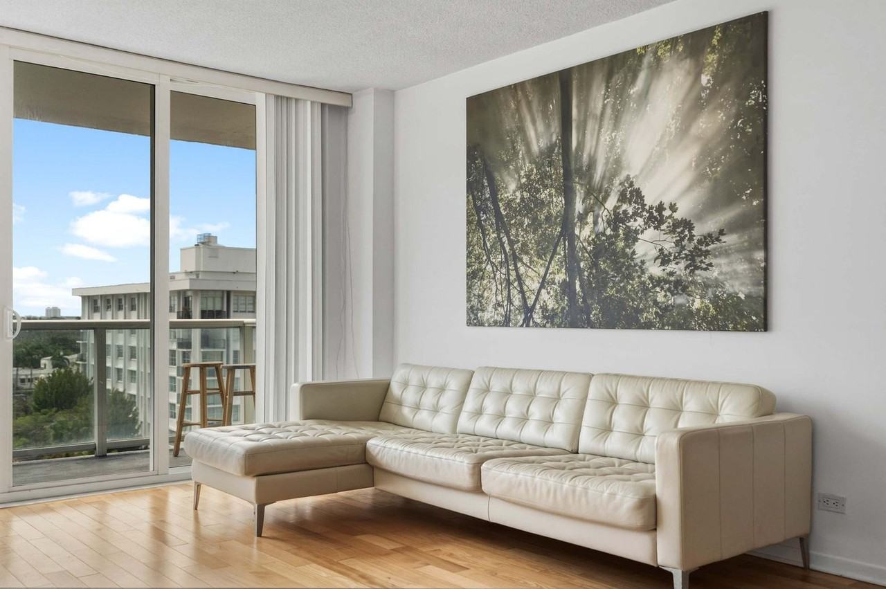5599 Collins Ave #1475832P - Photo 4 of 42