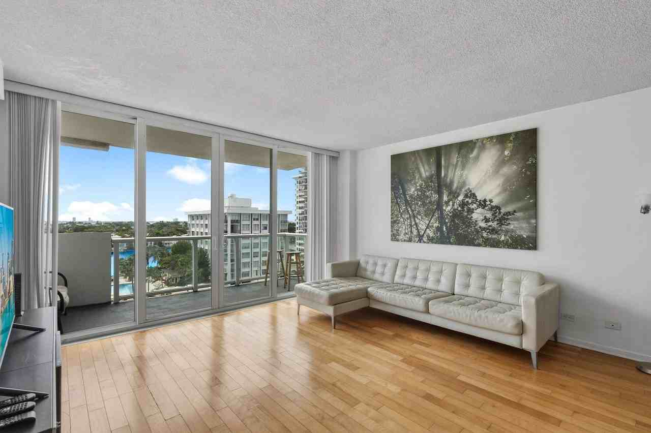 5599 Collins Ave #1475832P - Photo 6 of 42