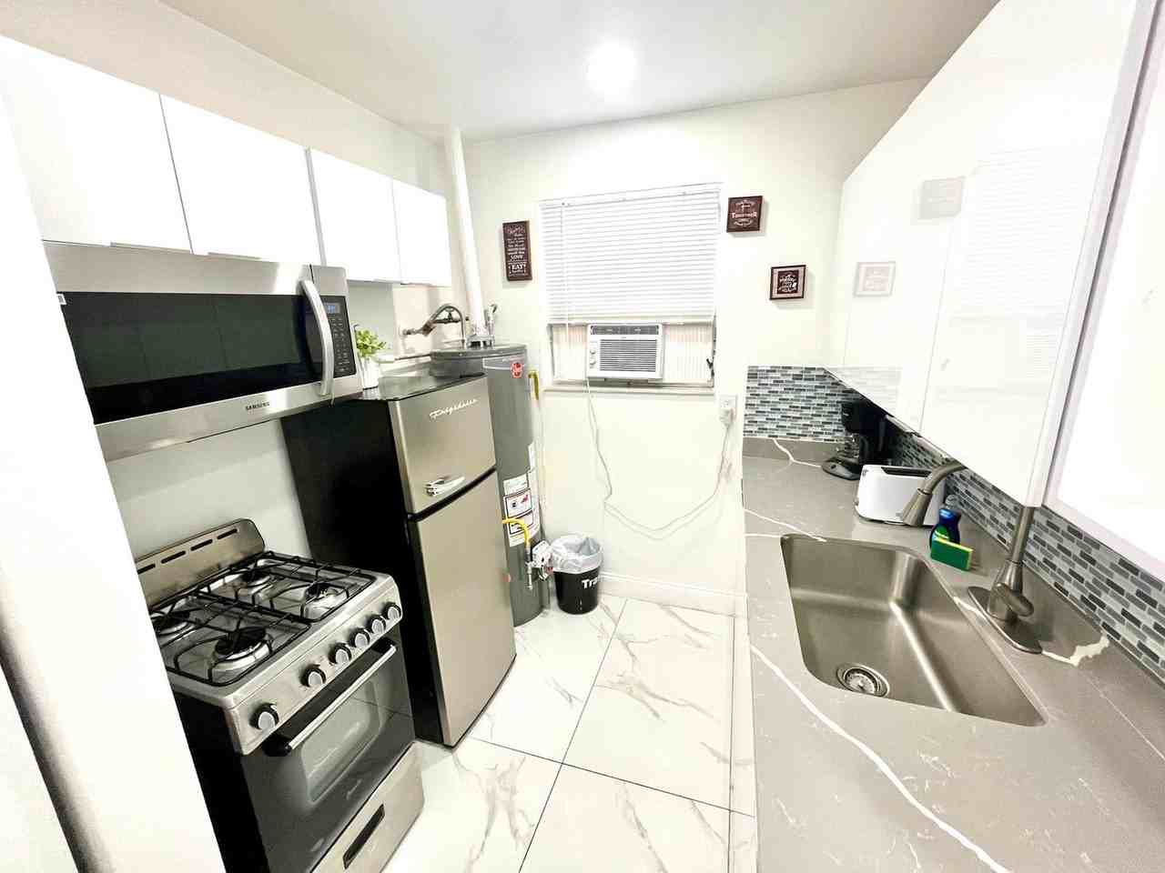 338 Van Buren St #1520241P - Photo 5 of 10