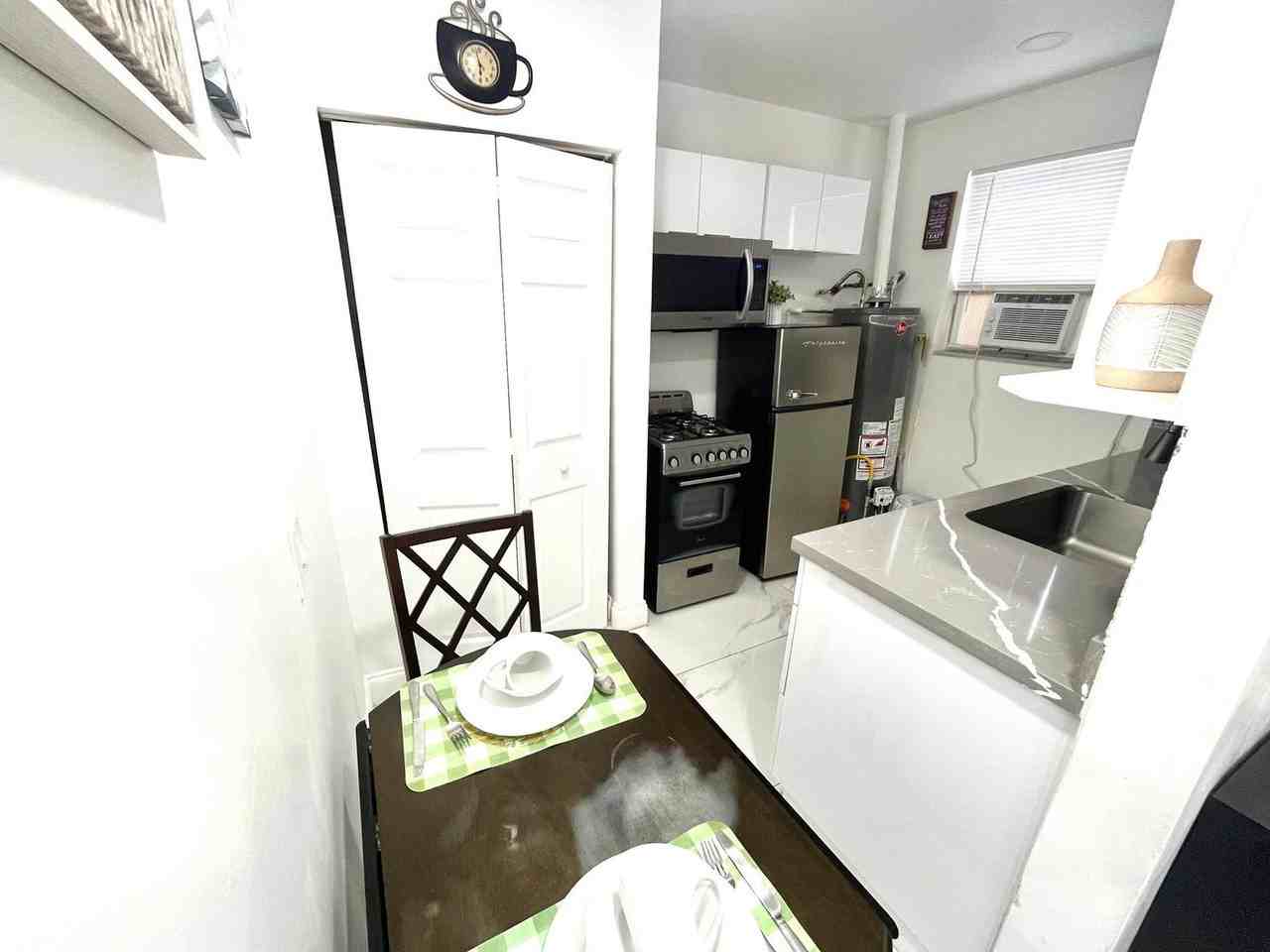 338 Van Buren St #1520241P - Photo 6 of 10