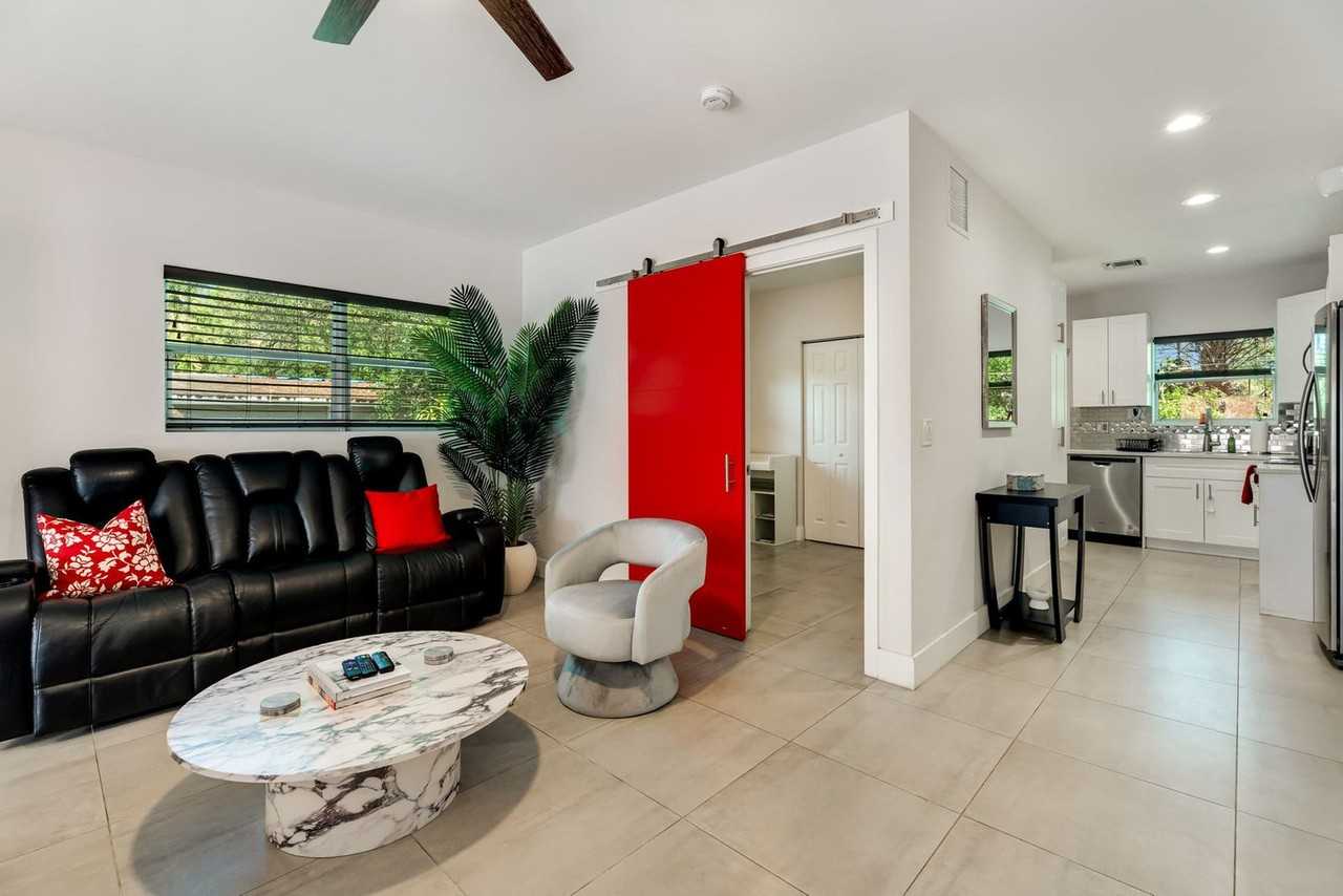 1526 Sw 20th Ave #1521493P - Photo 3 of 36