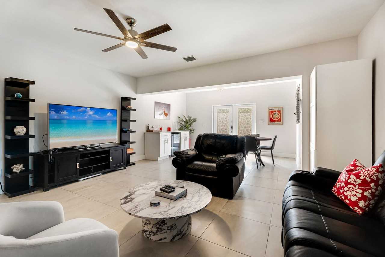 1526 Sw 20th Ave #1521493P - Photo 4 of 36